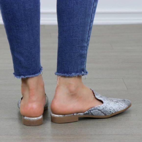 Snake Print Pointy Toe Slip On Mule Loafers - Picture 8 of 8